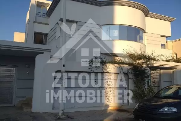 Bel étage de Villa à Aïn Zaghouan