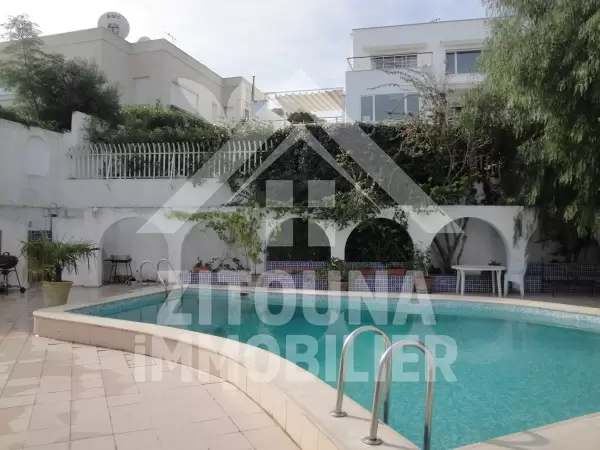 Appartement richement meublé