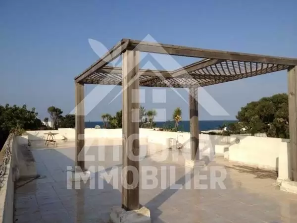 Magnifique villa avec piscine à Marsa Cube à deux pas de la plage.