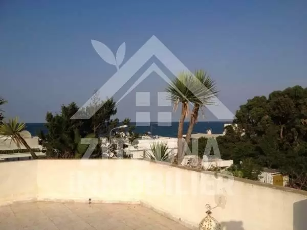 Magnifique villa avec piscine à Marsa Cube à deux pas de la plage.