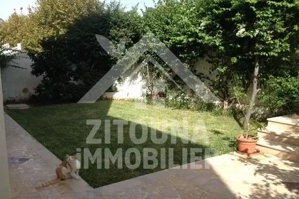 Très beau rez de chaussée de villa