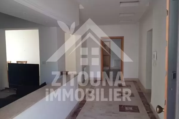 Très beau rez de chaussée de villa