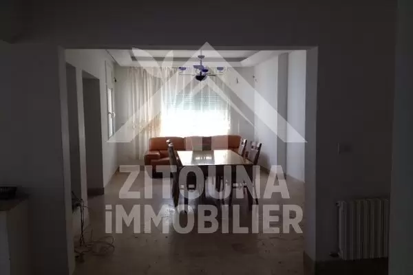 Très beau rez de chaussée de villa