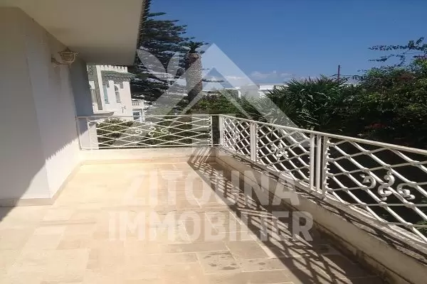 Très grande villa à louer à La Marsa