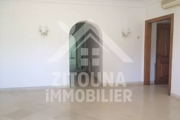Très grande villa à louer à La Marsa