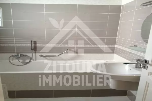 A louer bel étage de villa