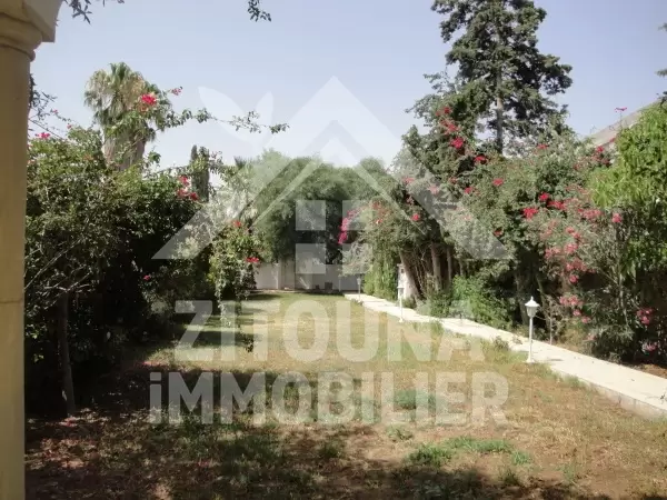 Villa à 100 metres de l'école francaise