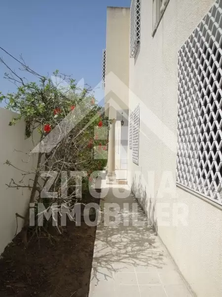 Villa à 100 metres de l'école francaise