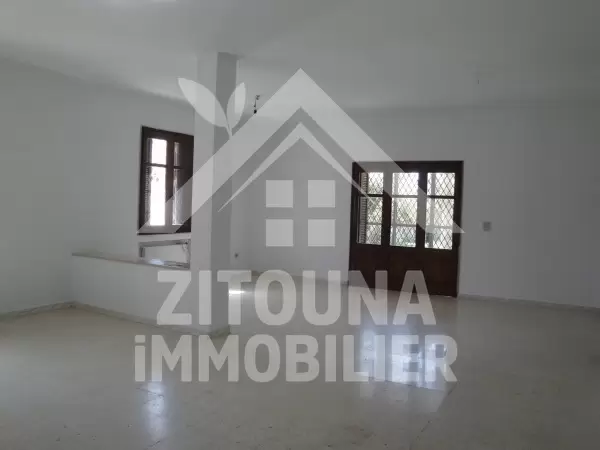 Villa à 100 metres de l'école francaise