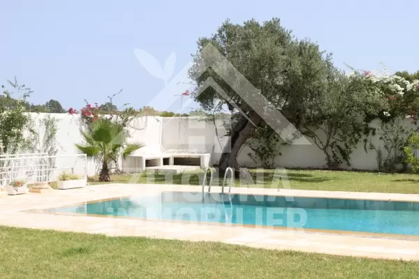 Villa à louer à Gammarth pour dix mois à l'année