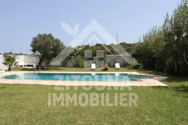 Villa à louer à Gammarth pour dix mois à l'année