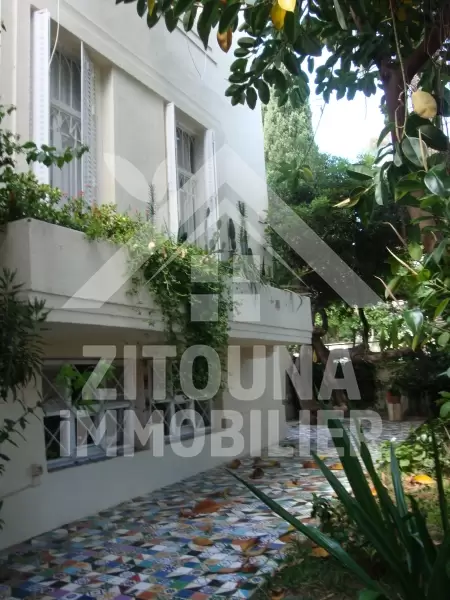 Villa à louer à Carthage avec une piscine et un patio