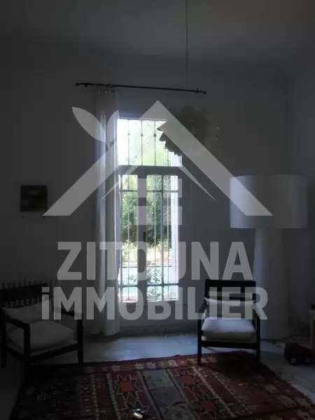 Villa à louer à Carthage avec une piscine et un patio