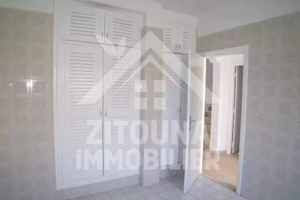 Un trés beau duplex à louer à la Marsa