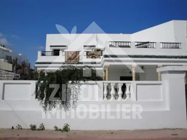 Rez de chaussée de villa meublée