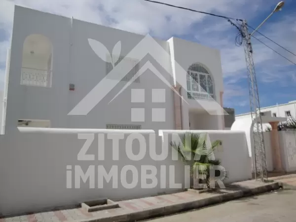 Une villa de maitre de construction récente avec piscine