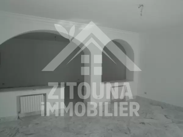 Triplex à louer richement meublé