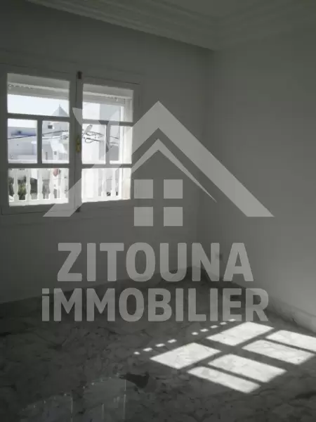 Triplex à louer richement meublé