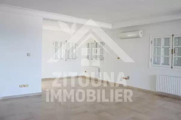 Etage de villa à louer