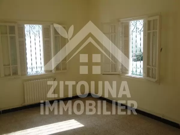 Etage de villa à louer