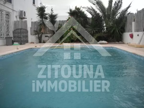 Duplex richement meublé