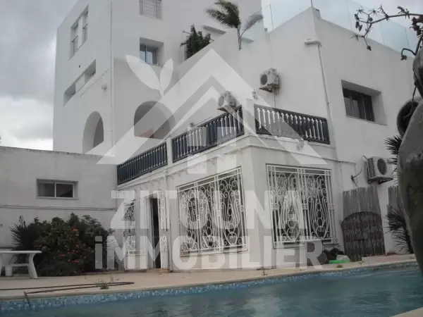 Duplex richement meublé