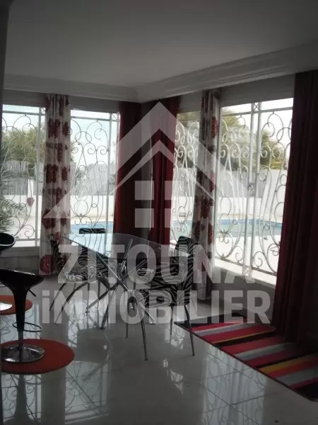 Duplex richement meublé