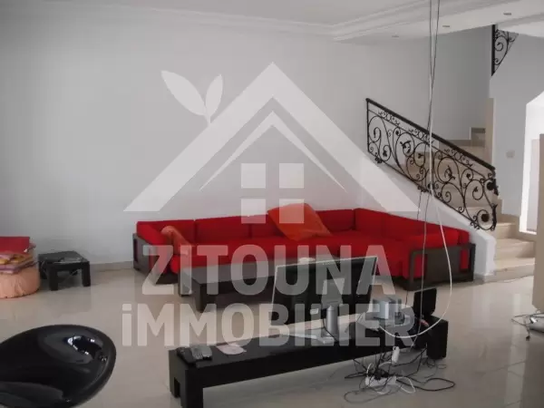 Duplex richement meublé