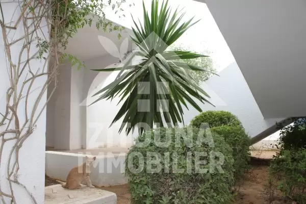 Duplex meublé à louer au Golden Tulip