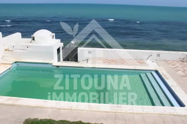 Villa pied dans l'eau