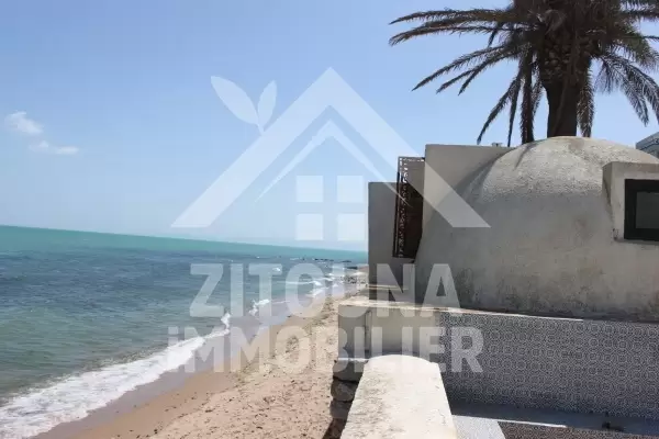 Villa pied dans l'eau