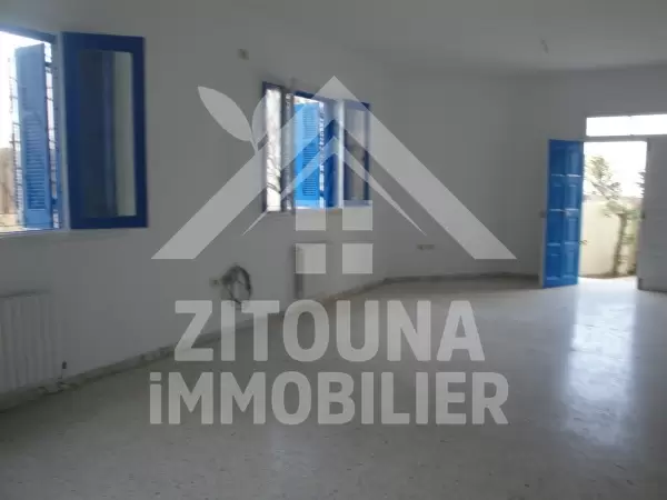 Rez de chaussée à louer