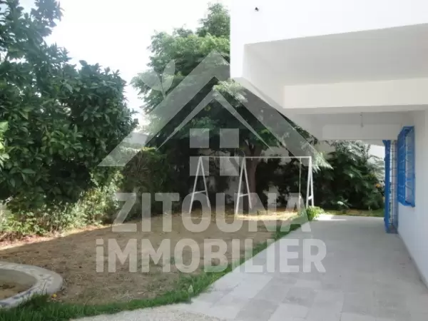 Villa à Louer à La Marsa Corniche