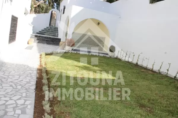 Villa à louer à La Marsa Corniche