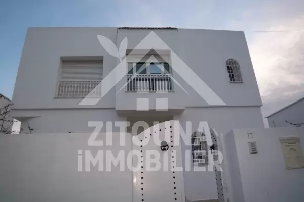 Admirez cette belle villa à louer à la Marsa Corniche