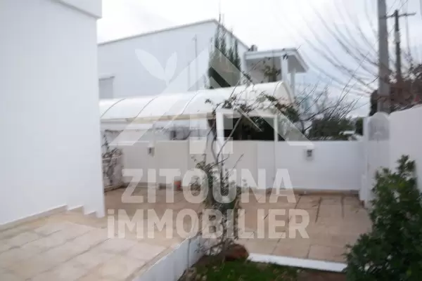 Admirez cette belle villa à louer à la Marsa Corniche