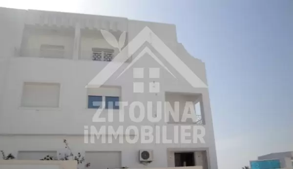 Un Triplex à louer à Gammarth