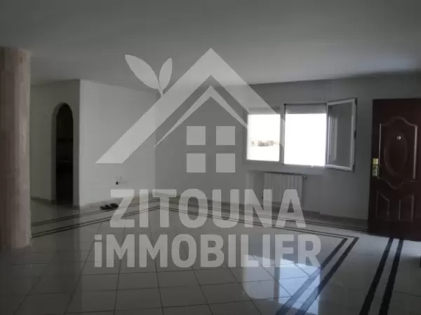 Un Triplex à louer à Gammarth