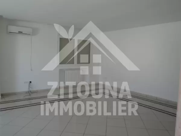 Un Triplex à louer à Gammarth