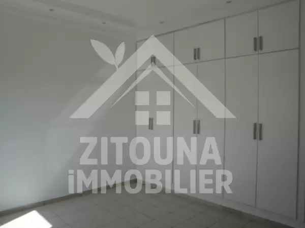 Un Triplex à louer à Gammarth