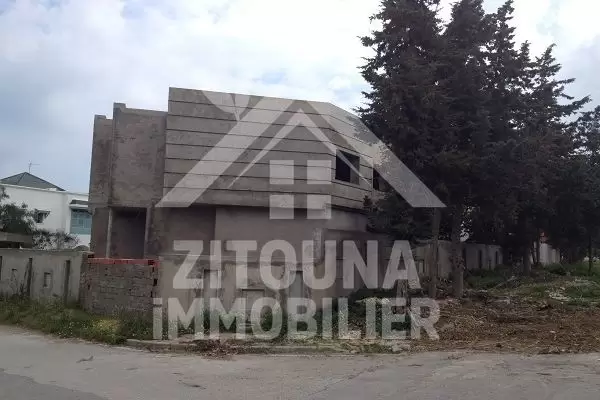 A vendre une magnifique villa inachevée