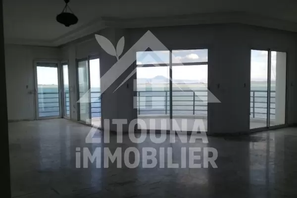 A louer un bel appartement avec une vue.....