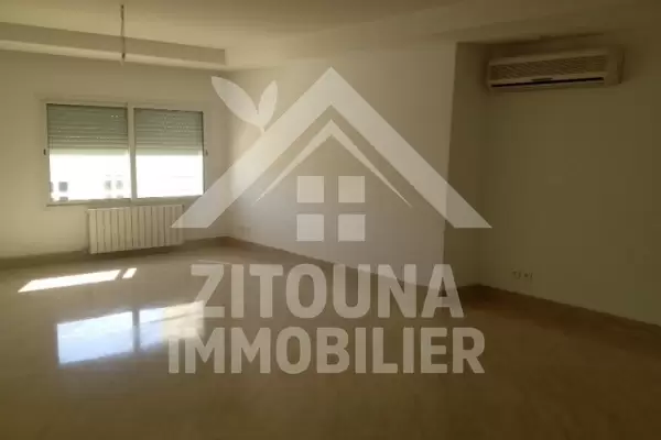 A louer bel appartement au LAC 2