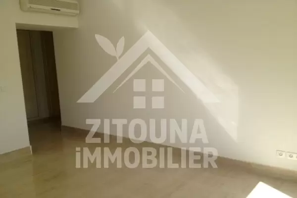 A louer bel appartement au LAC 2