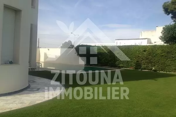 A louer une très belle villa meublée à La Marsa