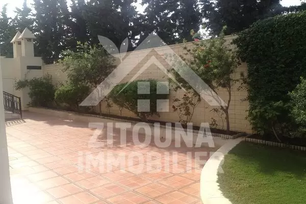 A louer une très belle villa meublée à La Marsa