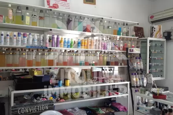 A vendre une parfumerie équipée