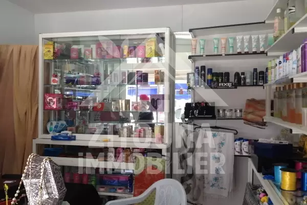 A vendre une parfumerie équipée