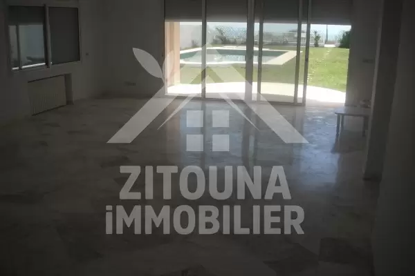 A louer belle villa avec piscine