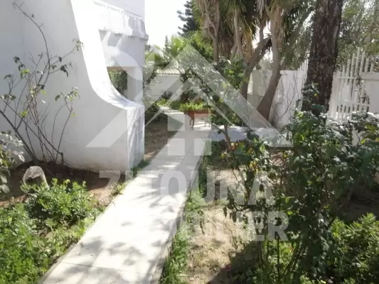 a louer un rez de chaussée de villa a louer avec un jardin à gammarth superieur